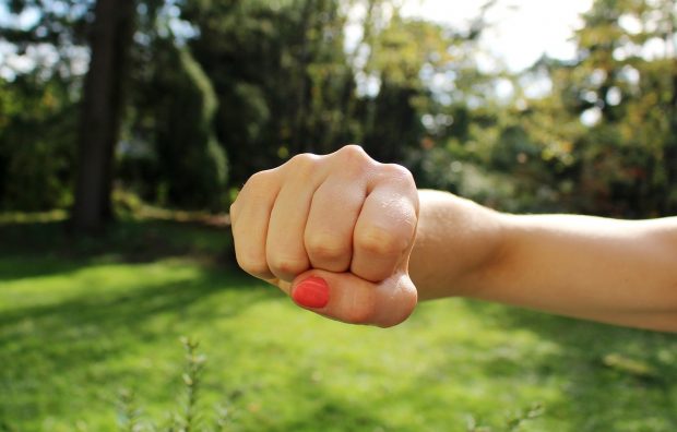 fist-bump-1195446_1280