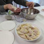 生徒たちと一緒に水餃子作り！